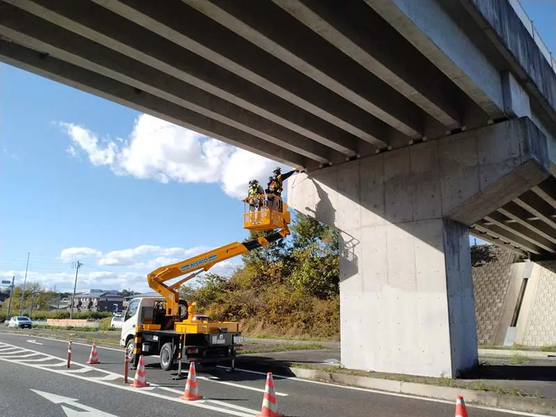 橋梁点検 高所作業車